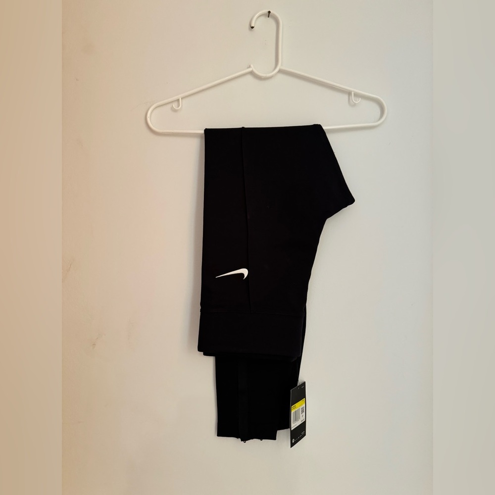 BRAND NEW Nike Women’s Legging — S
